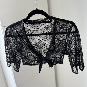 Pretty Little Thing Women's Black Lace Tie Front, Half-Sleeve Crop. Size US 4.